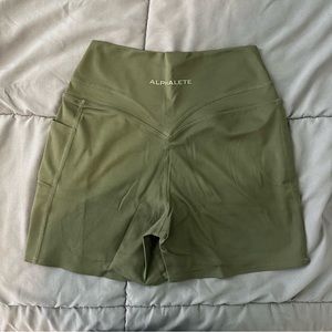 ALPHALETE SHORTS  Alphalux Force Short - Jupiter Green